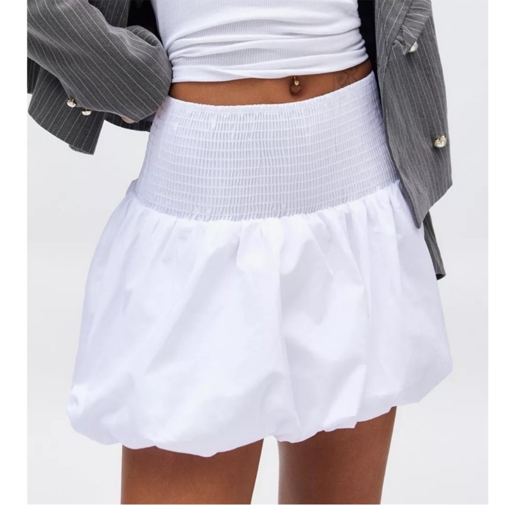 Urban Outfitters/Kimchi Blue Bubble Hem Mini Skirt. Size M. NWT. MSRP $60.